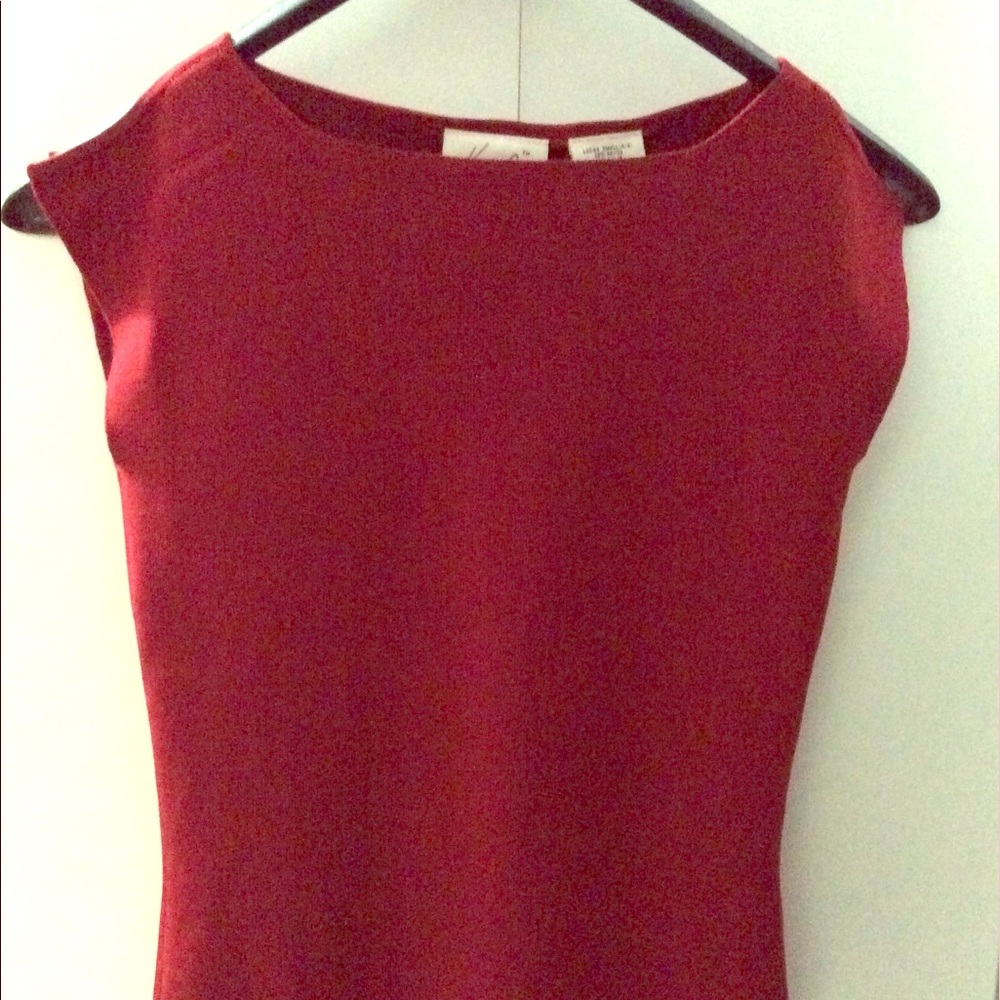 Stretchy wine colored sleeveless top.
